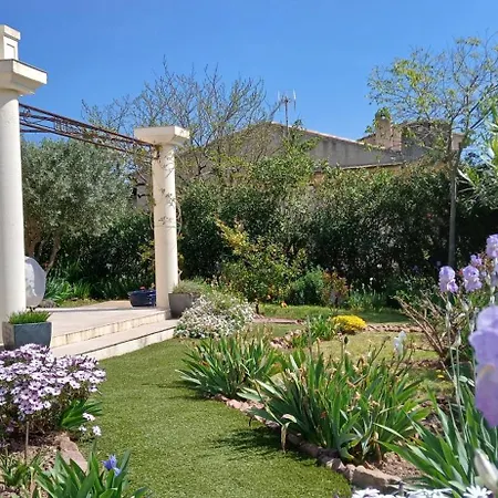 Iris, Climatisee Avec 4 Et Piscine A Boulouris Sur Villa *