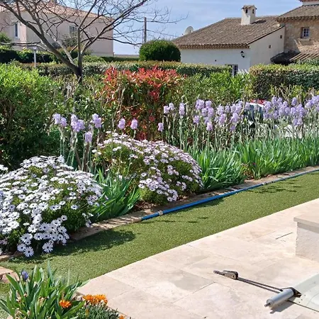 Iris, Climatisee Avec 4 Et Piscine A Boulouris Sur Villa *