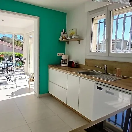 Iris, Climatisee Avec 4 Et Piscine A Boulouris Sur Вилла *
