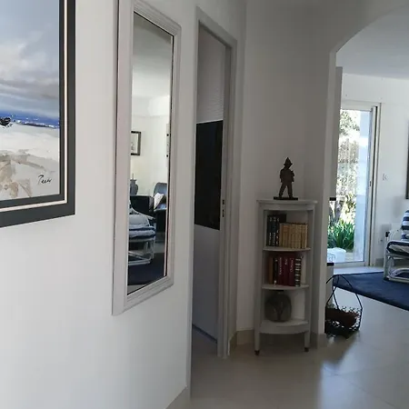 Iris, Climatisee Avec 4 Et Piscine A Boulouris Sur Villa Saint-Raphael (Var)