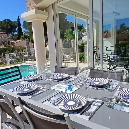 Iris, Climatisee Avec 4 Et Piscine A Boulouris Sur Вилла *