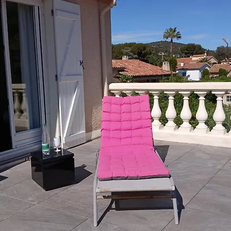 Iris, Climatisee Avec 4 Et Piscine A Boulouris Sur Villa Saint-Raphael (Var)