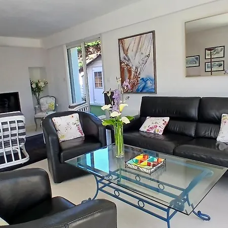Iris, Climatisee Avec 4 Et Piscine A Boulouris Sur Villa *