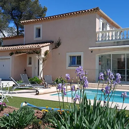 Iris, Climatisee Avec 4 Et Piscine A Boulouris Sur Вилла *