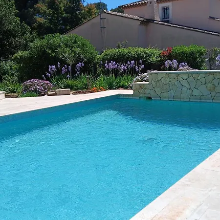 Iris, Climatisee Avec 4 Et Piscine A Boulouris Sur Villa *