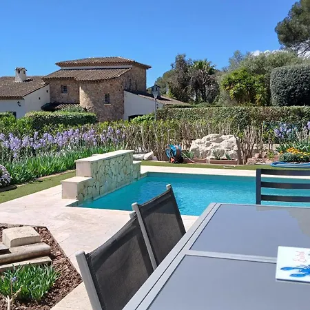 Iris, Climatisee Avec 4 Et Piscine A Boulouris Sur * Сен-Рафаэль