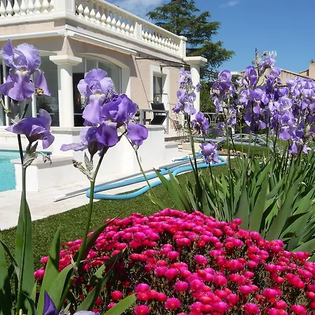 Iris, Climatisee Avec 4 Et Piscine A Boulouris Sur