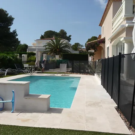Villa Iris, Climatisee Avec 4 Et Piscine A Boulouris Sur