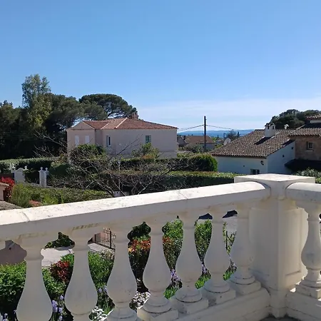 Villa Iris, Climatisee Avec 4 Et Piscine A Boulouris Sur *