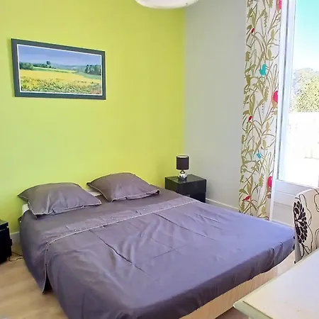 Iris, Climatisee Avec 4 Et Piscine A Boulouris Sur Villa *