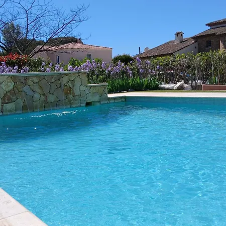 Iris, Climatisee Avec 4 Et Piscine A Boulouris Sur Villa Saint-Raphael (Var)